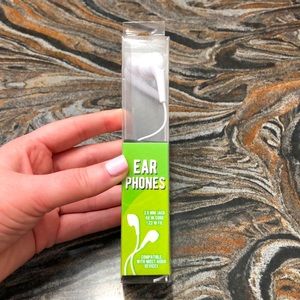 🆕 white ear phones 🤍 - NIB!